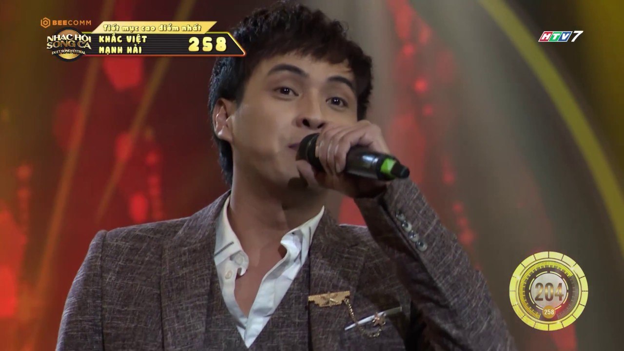 Hồ Quang Hiếu nhiệt tình song ca cùng ''Bố vợ Quốc Tân Phú''