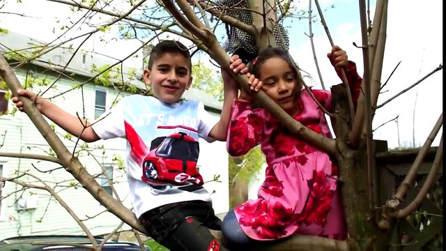 Helping Refugees with Hello Neighbor | NBC News for UKIDS | Universal Kids