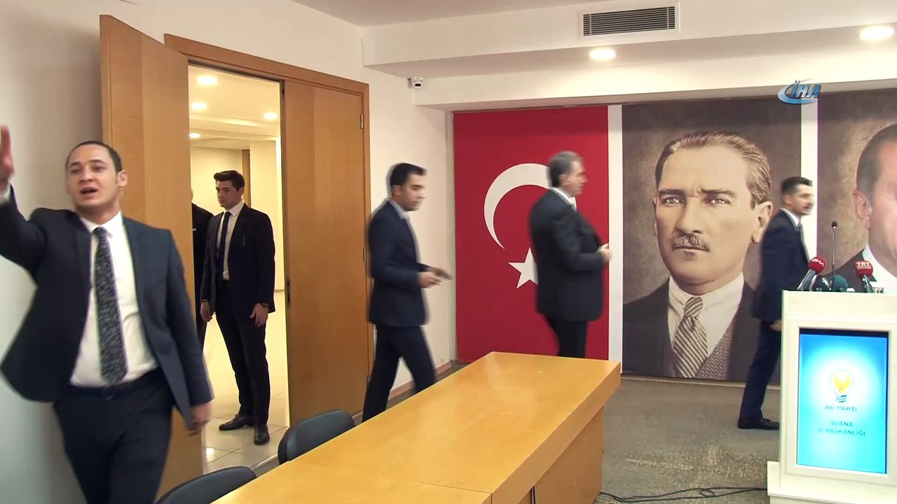 Ömer Çelik:'ABD'den atılan tweetlerde 'Şu saate kadar serbest bırakılmazsa şunları yaparız' tarzı açıklamalar yapılıp, saat verdiler. İki bakanımız hakkında adımlar attılar, dayatmalar yaptı. Türkiye onların tutumuna uyum sağlamadı ve onl