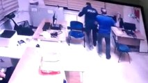 Polis Merkezinde Çalışan Sivil Memurun, Polis Memurunu Demir Çubukla Başına Vurarak Yaralaması...