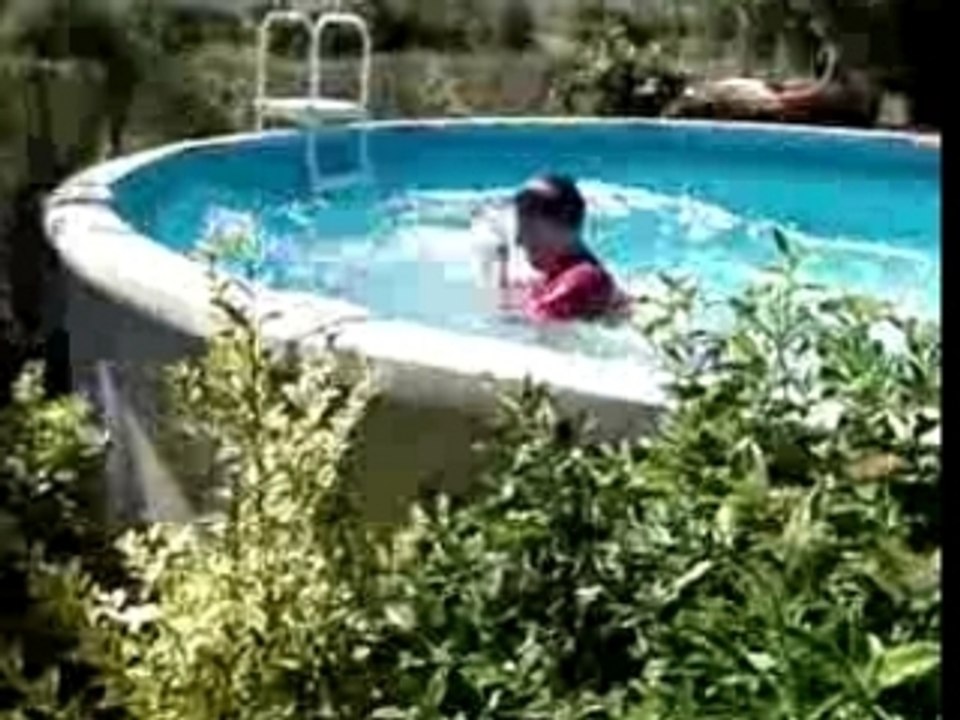 Marc dans la piscine