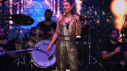 Yıldız Tilbe Sahnedeyken Saldırıya Uğradı!