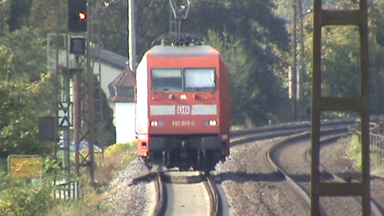 Züge und Rheinschiffe bei Kamp-Bornhofen, 101, 145, LTE 185, 152