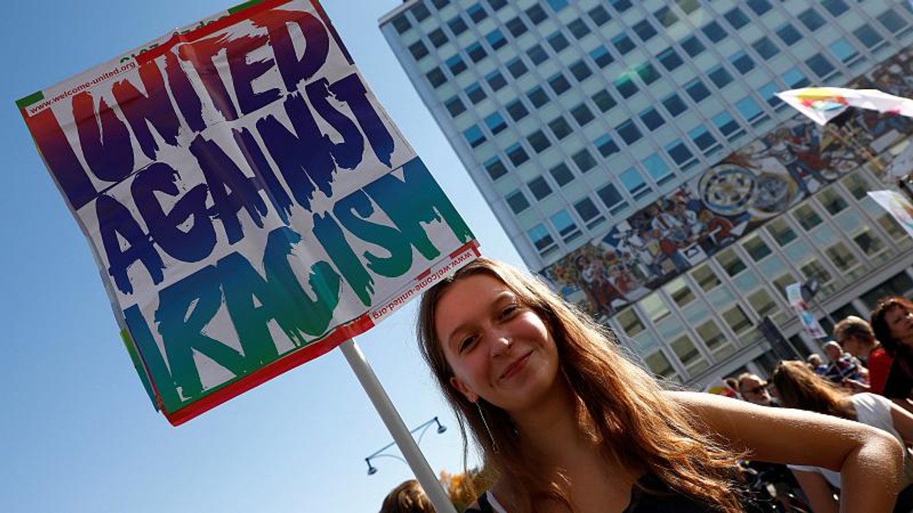 242.000 bei 'Unteilbar'-Demonstration in Berlin
