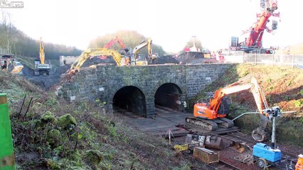 Création d'un tunnel ferroviaire sous un canal ! Impressionnant !