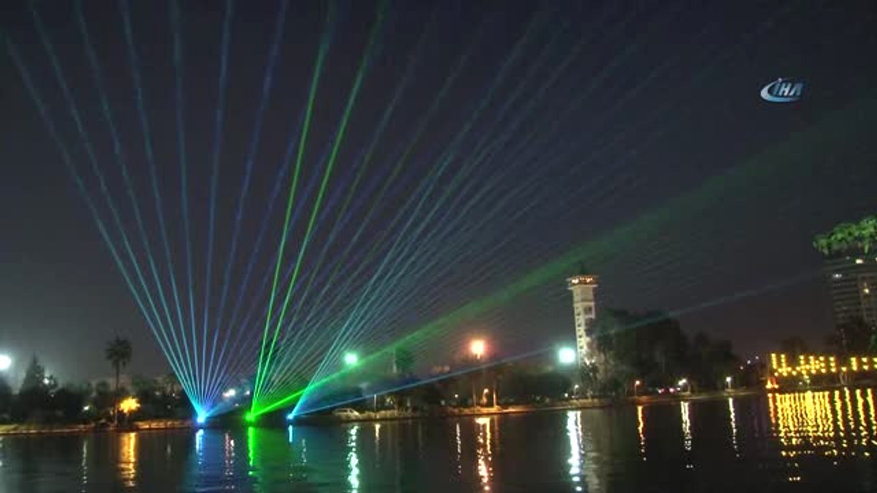 Adanalılar Lezzet Festivali'nde Işık ve Havai Fişek Gösterisiyle Coştu