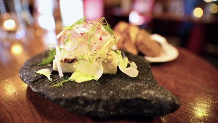 Meet Inunnguaq Hegelund, the master chef at Kalaaliaraq, who talks about his ideology on using Greenlandic local food.Kalaaliaraq is a gastropub, a kind of hi