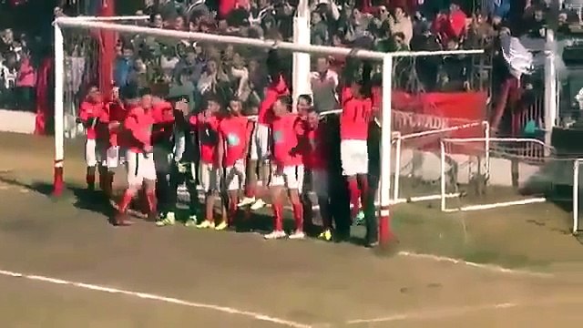 Fanno la barriera più numerosa della storia del calcio ma non basta!