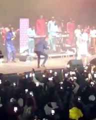 Youssou Ndour explose bercy avec sa danse