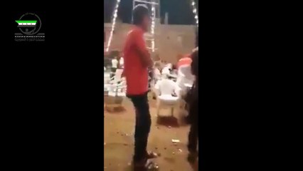 عراب وضفدع المصالحات ( #أحمد_العودة ) "قيادي في الجبهة الجنوبية جيش حر سابقا" ‏يقتحم عرس يعود لآل المقداد ويشتم الموجودين ويطالبهم بإحضار أولادهم لزجهم على جبها