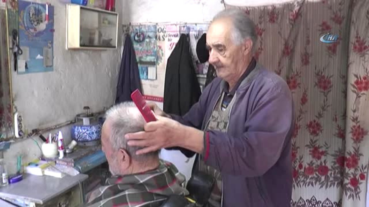 65 Yıldır Ekmeğini Tıraş Yaparak Kazanıyor