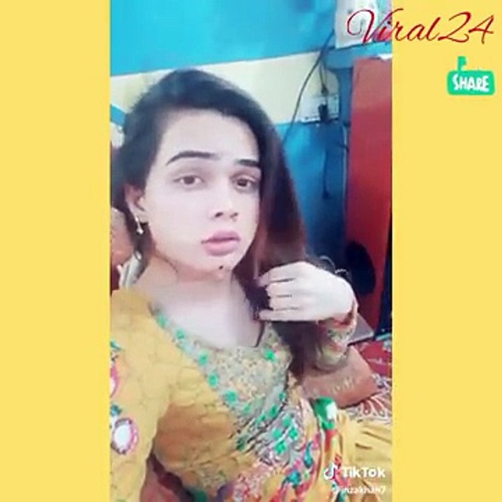 -Men Shadi Shuda hon Aor Zor Zor say- Pakistani Girls Hot Talk By Viral24