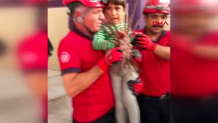 Şanlıurfa Parmakları Kapı Korkuluğuna Sıkışan Çocuk Yaralandı