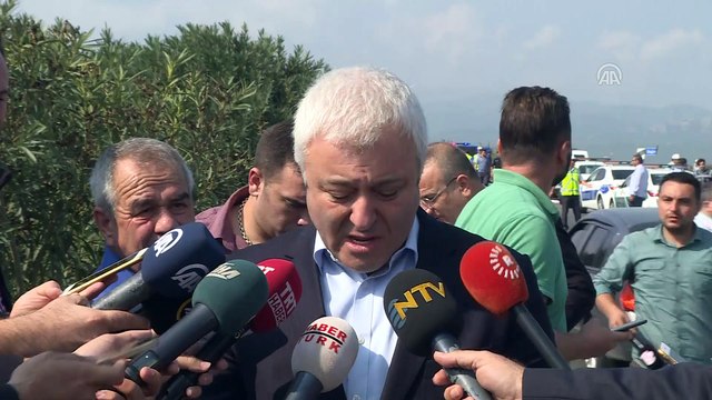 Düzensiz göçmenleri taşıyan kamyon devrildi - Tuncay Özkan - İZMİR