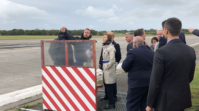 Appontages simulés sur piste (ASSP) pour la ministre