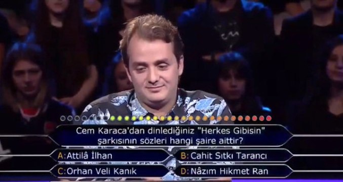 Kim Milyoner Olmak İster'de Öğretim Görevlisi Arkadaşına Soru Soran Yarışmacı Pişman Oldu