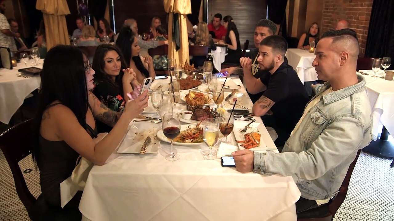 The ‘Jersey Shore’ Crew Heads Back To Seaside - Jersey Shore- Family Vacation - MTV