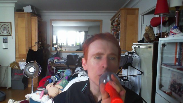 Wiwi égratigne these are the days of our lives de Queen