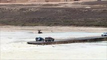 السيول تقطع عددا من الطرق الرئيسية بين عمان واليمن