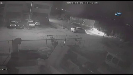 Kırık stop lambasıyla önce kameraya sonra polise yakalandılar