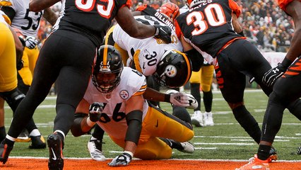 James Conner powers through line for goal-line TD