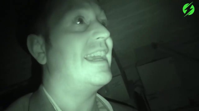 Ce chasseur de fantômes se retrouve avec des griffures dans le dos, inexplicable et terrifiant