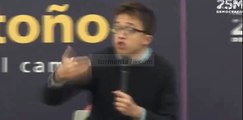 Iñigo Errejon haciendo populismo con las mujeres maltratadas
