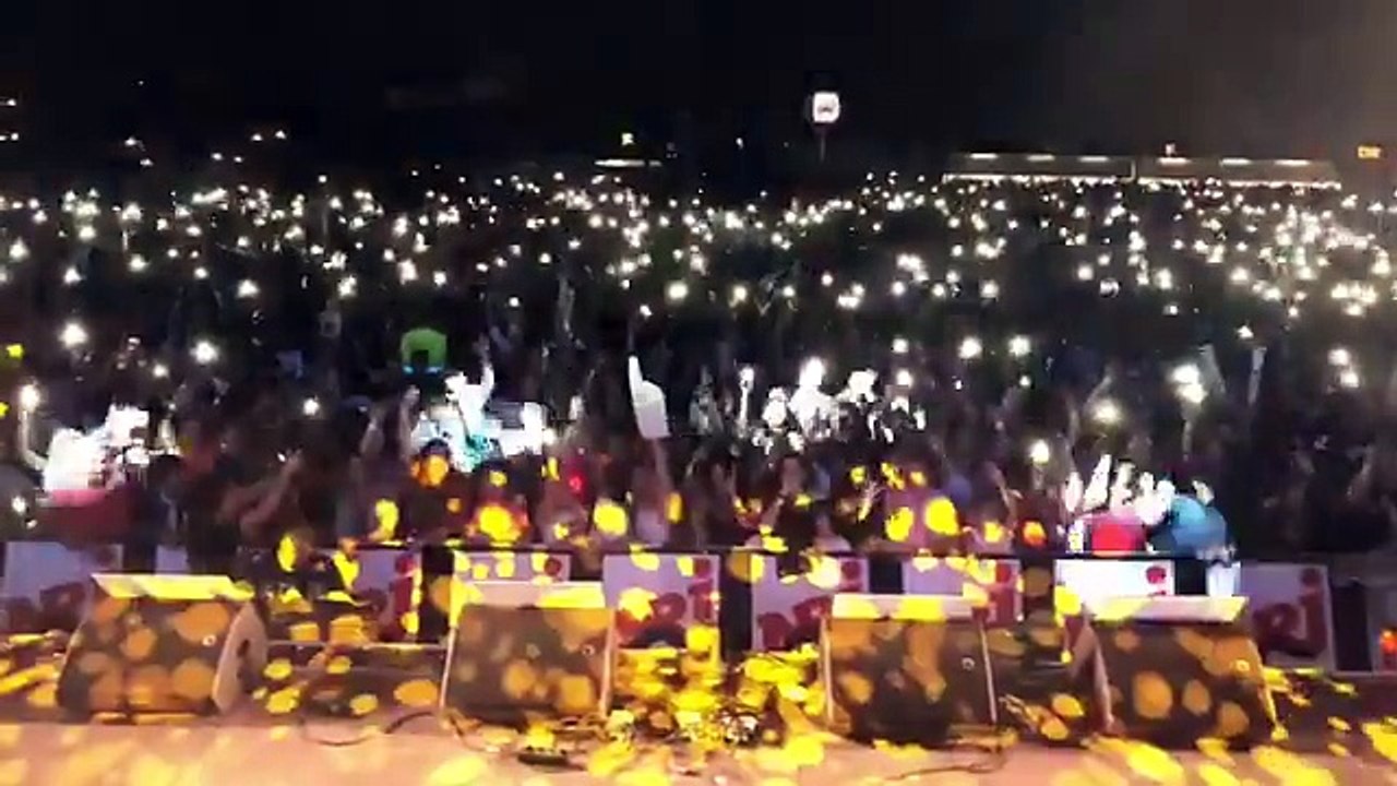 Un Joyeux  Anniversaire  à Jahyanai King (Officiel ) qui fête ses 27 ans.Les collègues de Paris et plus de 15 000 personnes lui ont chanté la chanson de circ