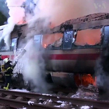 یک قطار آهن با سرعت بالا صبح وقت جمعه در مسیر راه شهر های کلن و مونیخ آلمان آتش گرفت. در هنگام آتش سوزی ۵۱۰ مسافر در داخل این قطار آهن حضور داشت، اما بر اساس گ