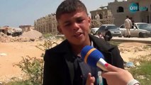معاناة طفل من #طبرق يبيع الماء و المناديل و يفتش عن القمامة لبيع ما فيها من خردة ليصرف على أبيه المريض و أمه المريضة بالصرع #ليبيا