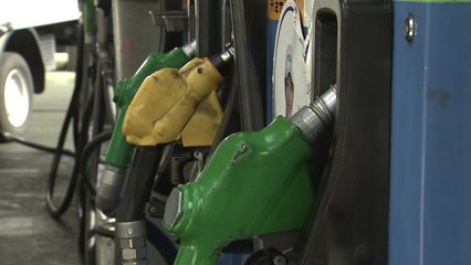 "이르면 다음 달 유류세 인하"...배경과 논란 관심 / YTN