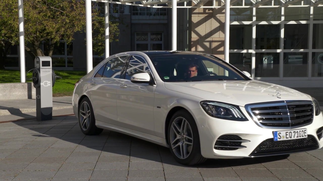 Driven by EQ - Mercedes-Benz S560e Design