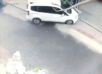 Otomobil Sürmeyi Öğrenirken Markete Daldı