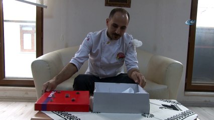 Evinin balkonunda bulduğu ebabil kuşu için seferber oldu