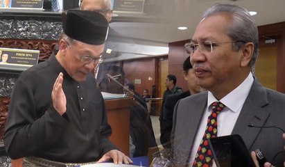 Télécharger la video: Annuar Musa looking forward to Anwar’s contribution parliamentary reforms