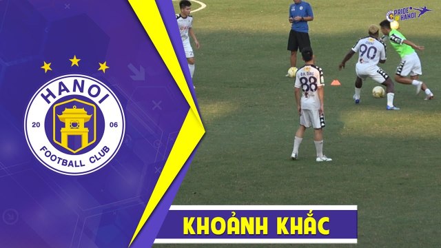 Hành động đẹp của Đội trưởng Văn Quyết trong buổi tập khởi động trước trận XSKT Cần Thơ | HANOI FC