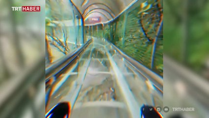 Çin'de nefes kesen cam tabanlı asma köprü ziyaretçilerini ağırlıyor