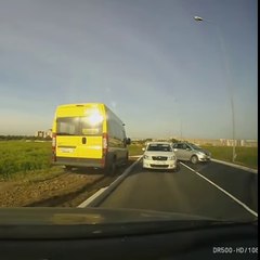 VÍDEOS: tres conductores en apuros encadenando torpezas