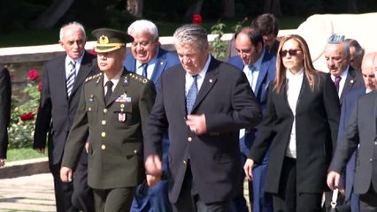 Türk Hava Kurumu'nun 28'inci Genel Başkanı  Nogaylaroğlu Anıtkabir'de