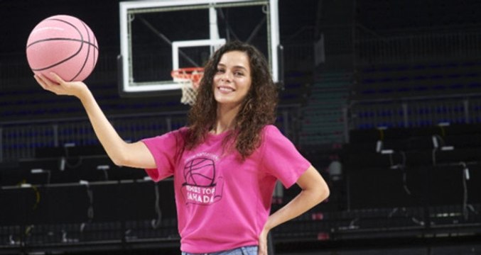 Anadolu Efes-Zalgiris Kaunas Maçı, Pembe Kıyafetle Gelen Kadınlara Ücretsiz