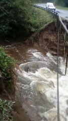 Intempéries : le film d'une voiture emportée par les eaux à la Salvetat 15 oct 2018