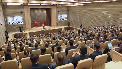 Télécharger la video: Erbaş: 'Gençlerimizin aydınlık yarınlarına rehberlik etmek için seferberlik ruhuyla çalışıyoruz' - ANKARA