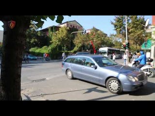 Ora News - Mijëra gjoba ndaj shoferëve në Tiranë për dy ditë