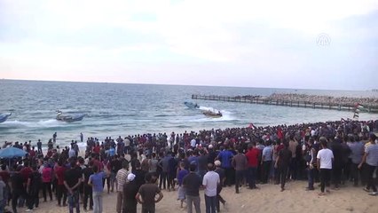 Gazzeliler, İsrail Ablukasının Kaldırılması Talebiyle Sahile Akın Etti (1)
