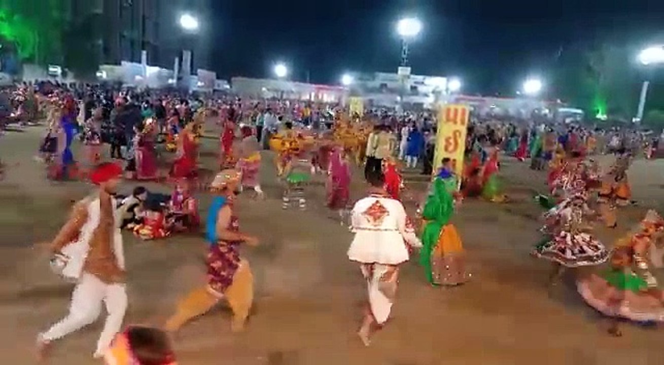 GUJARAT MA NAVRATRI NA DHAMAKEDAR GARBA ...2 - video Dailymotion