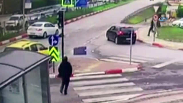 Kırmızı ışıktan geçen otomobil dehşet saçtı... O anlar güvenlik kamerasına anbean yansıdı