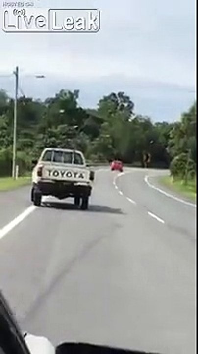 Ce 4x4 roule de travers dans les virages... en mode sebastien loeb !