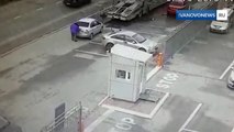 L'énorme frayeur d'un homme quand un camion recule sur sa voiture !