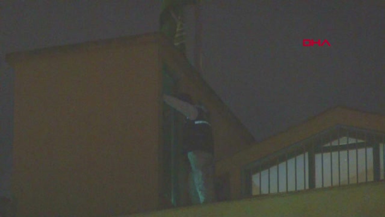 Olay Yeri İnceleme Ekipleri Konsolosluk Binası Çatısında 2