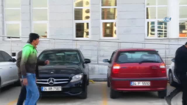 Atatürk Büstüne Tokat Atıp Video Çeken 2 Kişi Tutuklandı